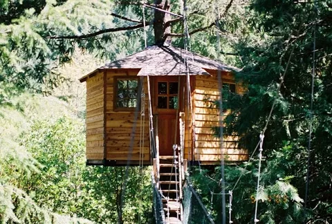 Out'n'About Treehouse Treesort